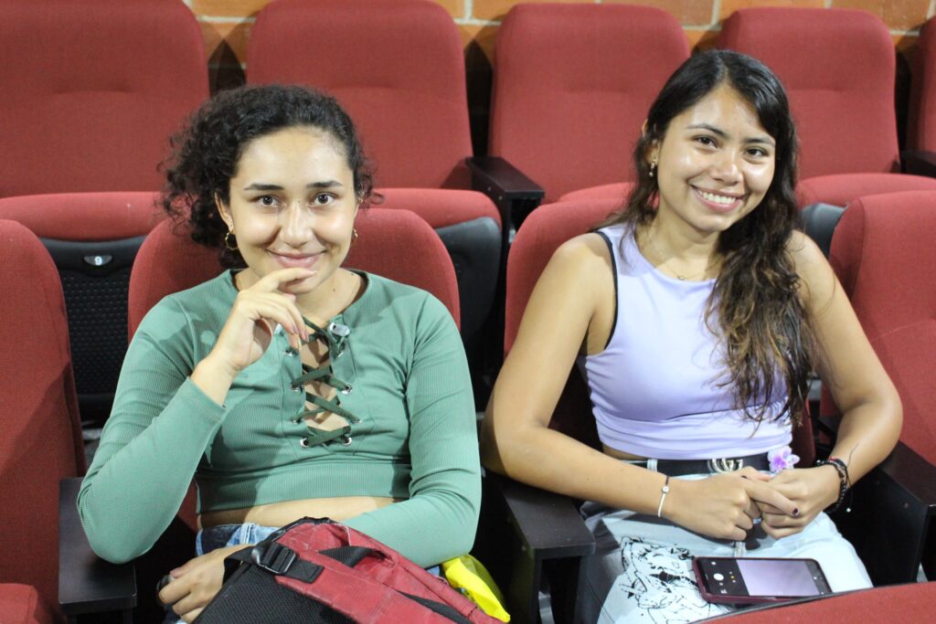 Estudiantes participando de la séptima jornada de reflexión UIS. 