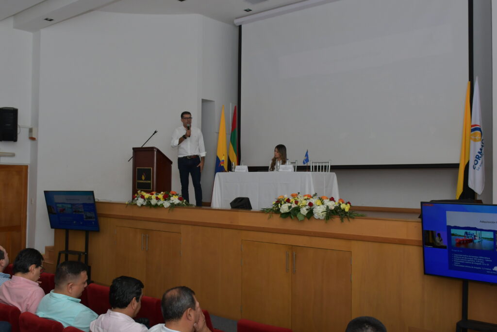 The Director of CORMAGDALENA at the Aula Máxima Auditorium of UIS.