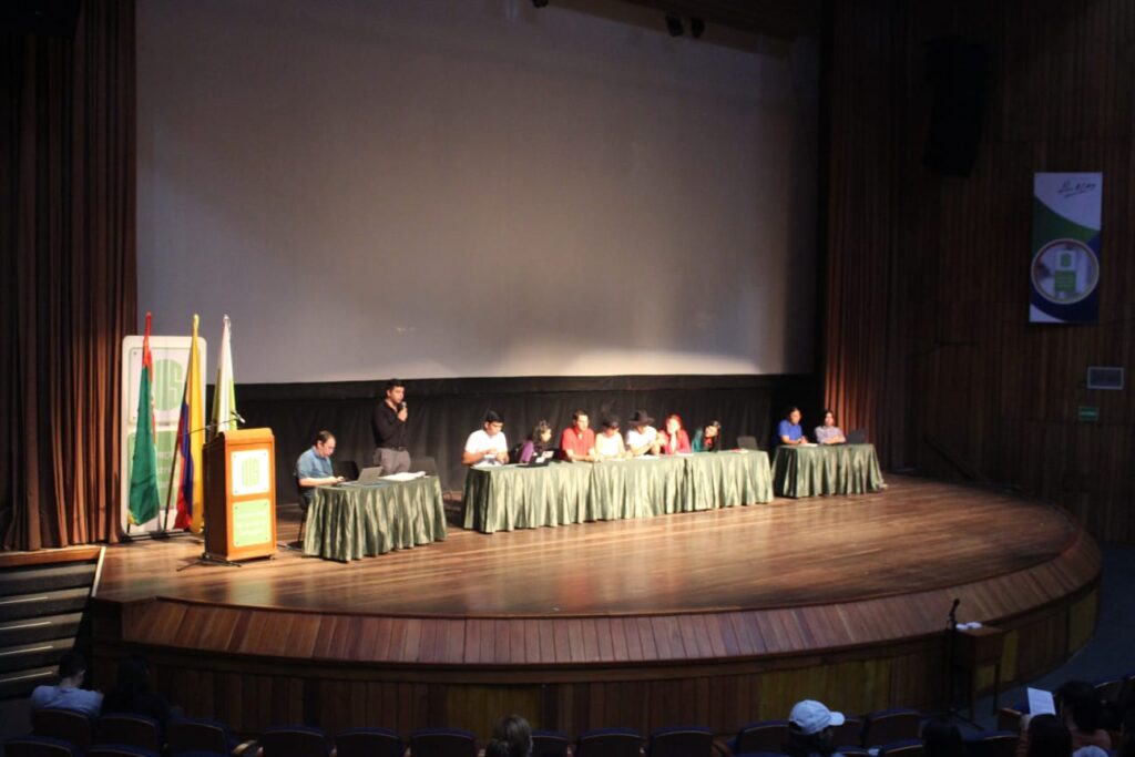 Imagen que muestra el foro estudiantil en el Luis A. Calvo.