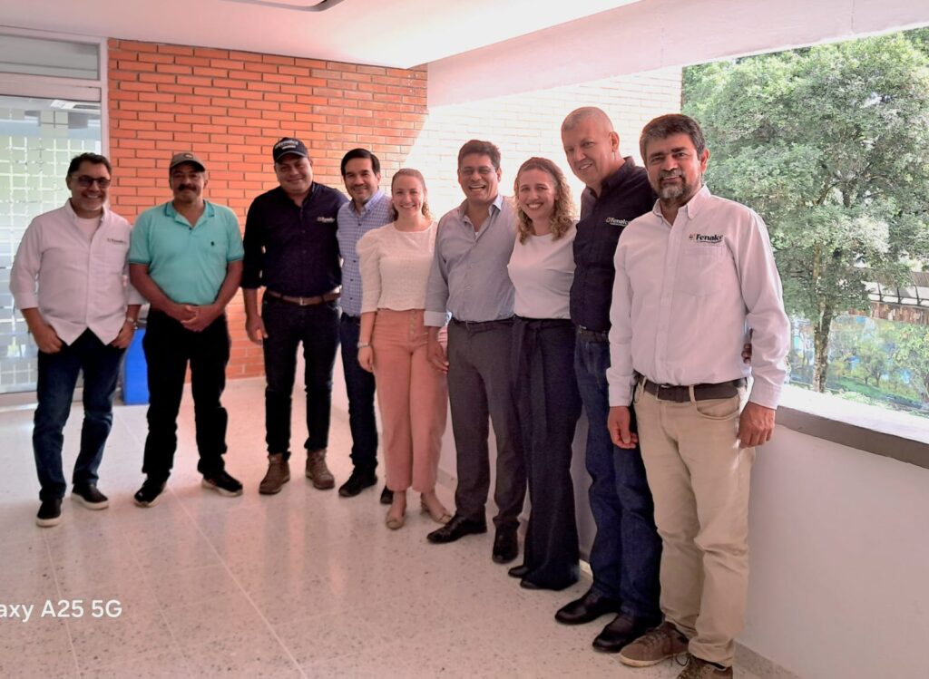 Fotografía de los asistentes a la reunión UIS-Fenalce