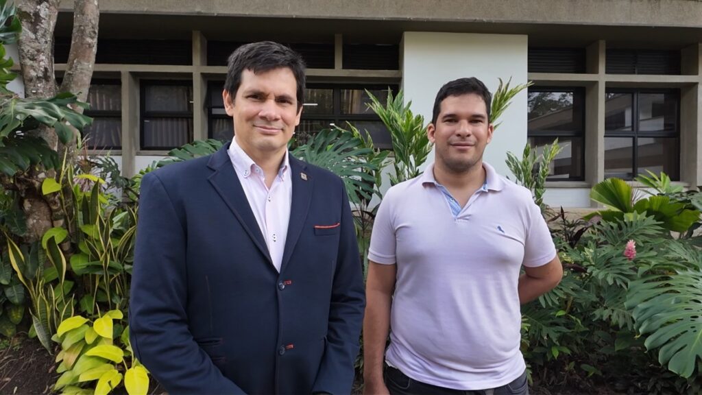 profesor de la Escuela de Biología y doctor en Ciencias-Biología, Fernando Rondón González, y el magíster en biología de la UIS, Iván López Ardila