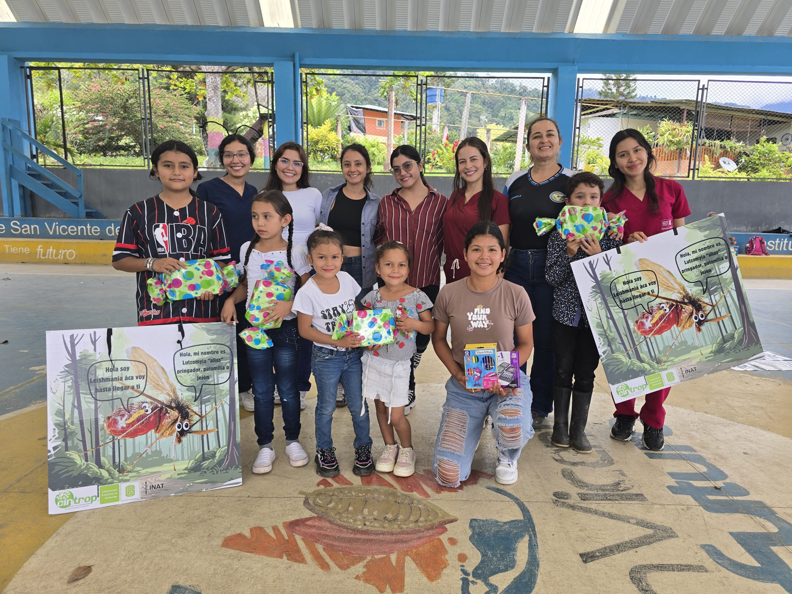 Estudiantes, familiares y capacitadores en la vereda Guamales San Vicente de Chucurí.