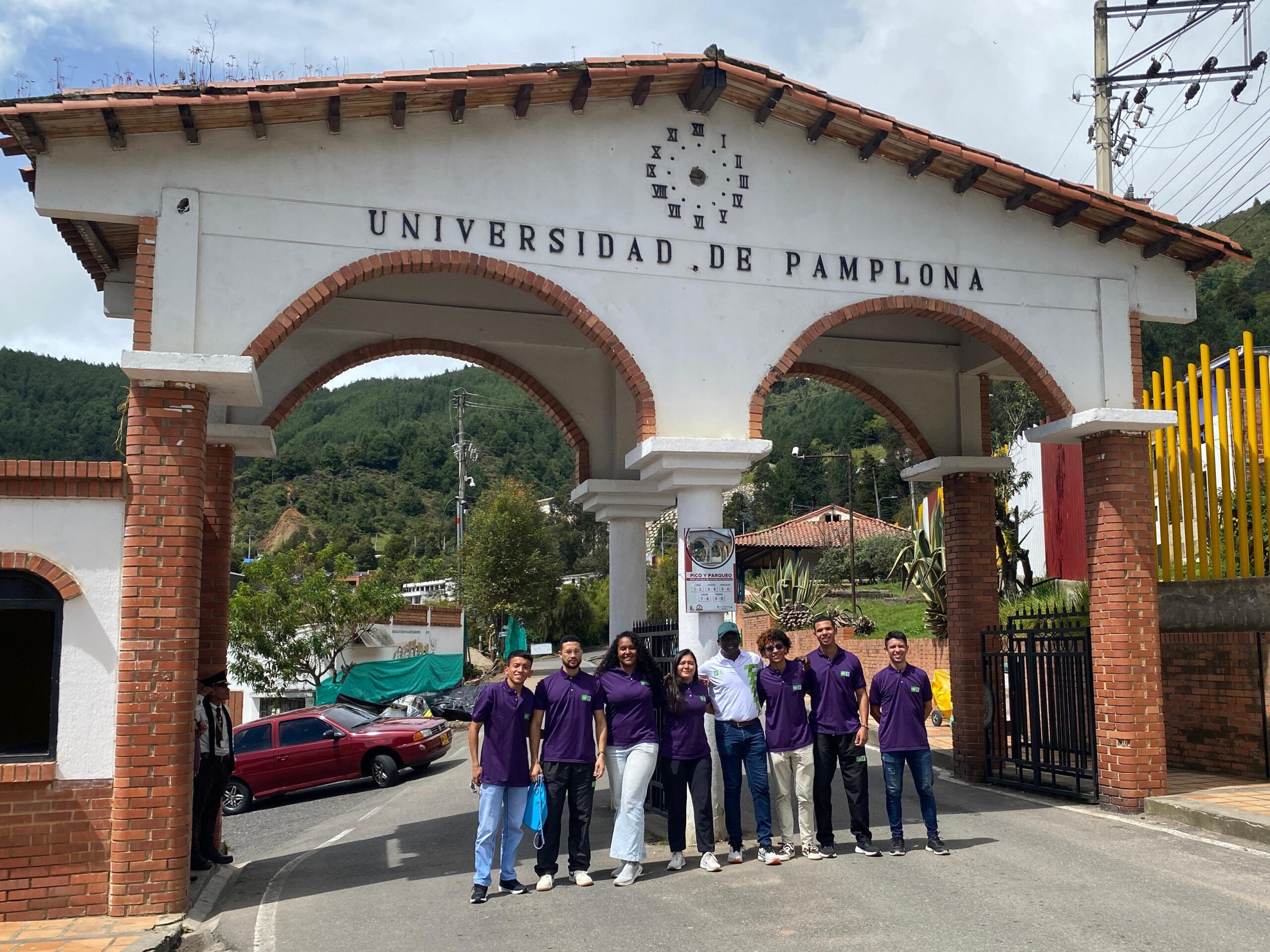 Imagen que muestra a estudiantes de la UIS en la Universidad de Pamplona