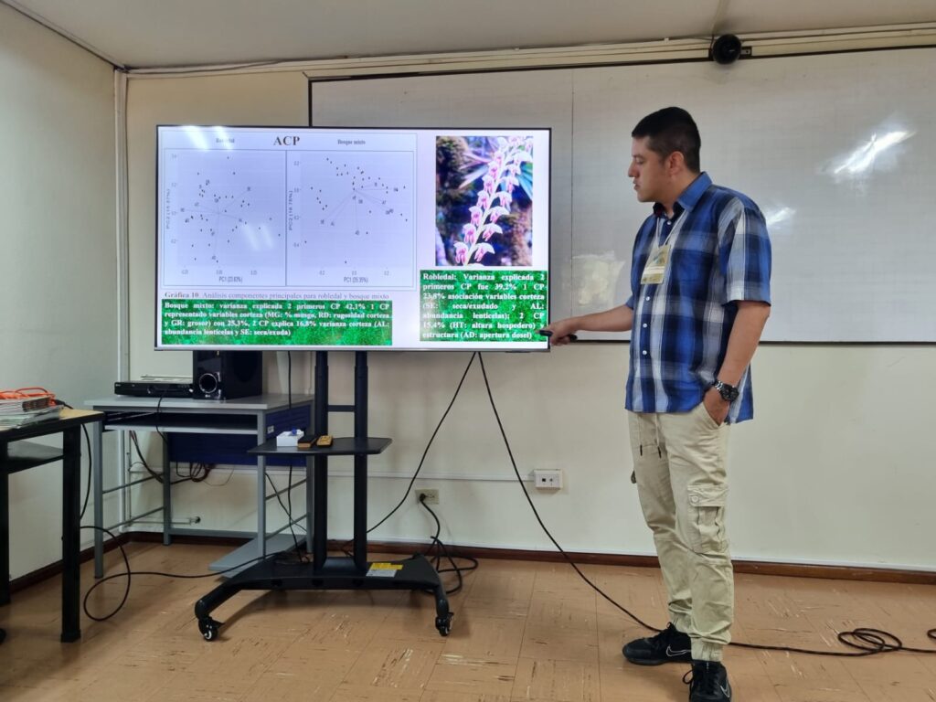 Profesor, Diego Suescún realizando su ponencia.