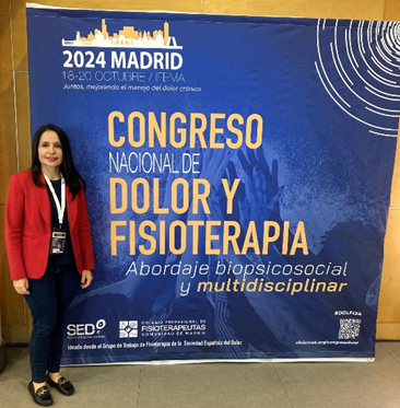 Profesora Carolina Ramírez Ramírez durante congreso de Fisioterapia