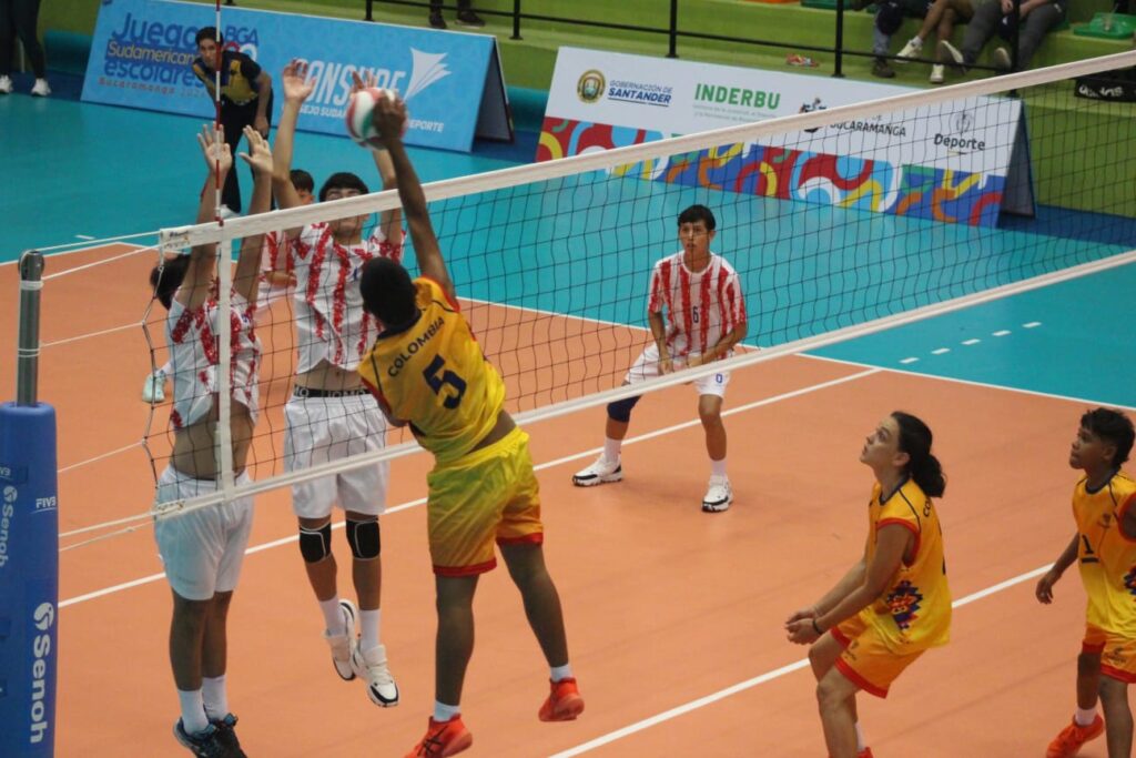 Imagen que muestra una jugada de voleibol masculino de Colombia