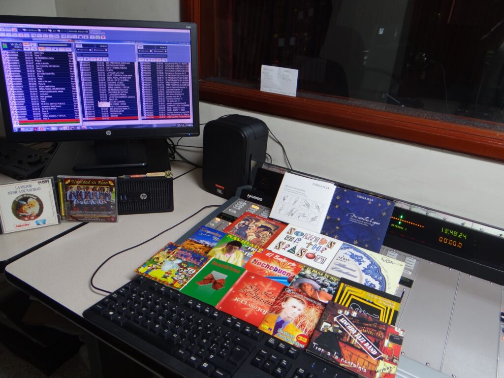 With its diverse programming, UIS Radio will accompany listeners during Christmas and New Year’s celebrations.