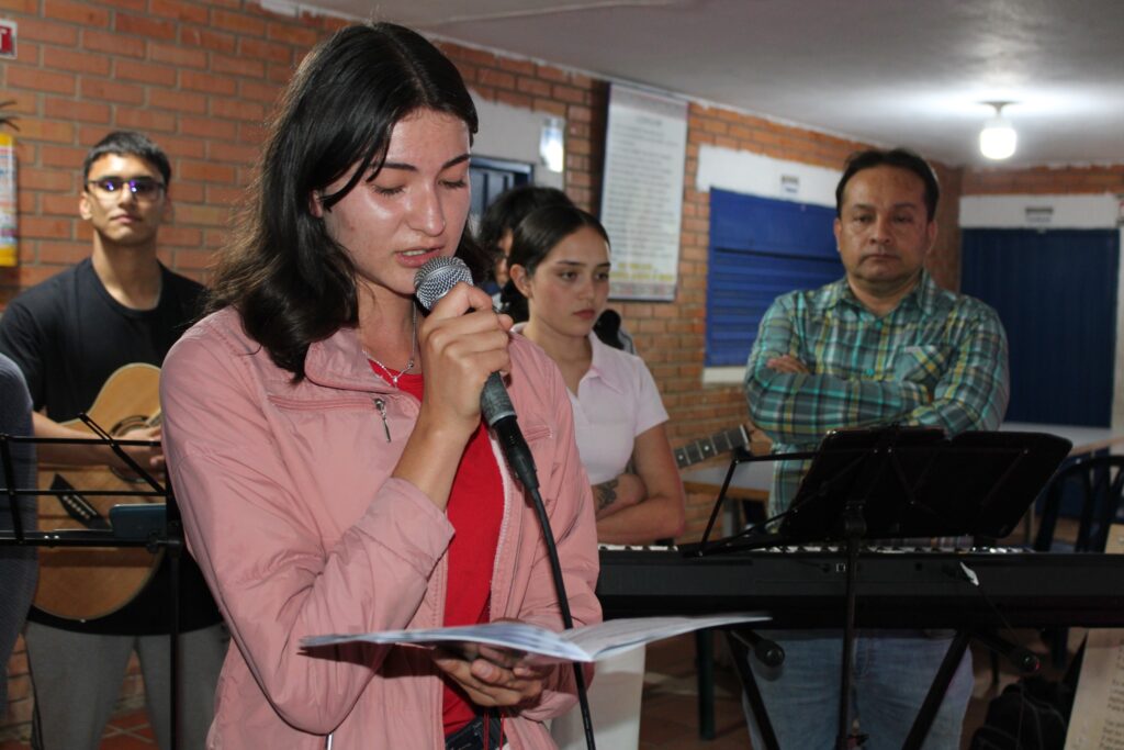 Grupo musical acompañando las novenas de aguinaldo