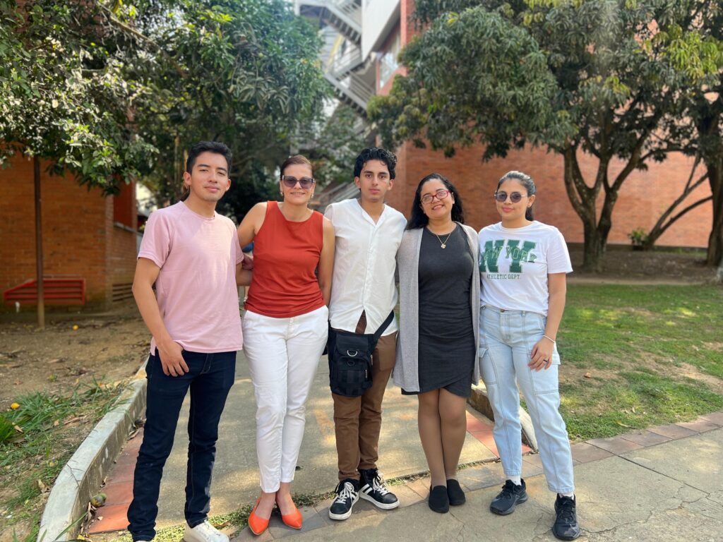 Miembros de ESPOCH de Ecuador de visita a la Escuela de Ingeniería Química de la UIS. 