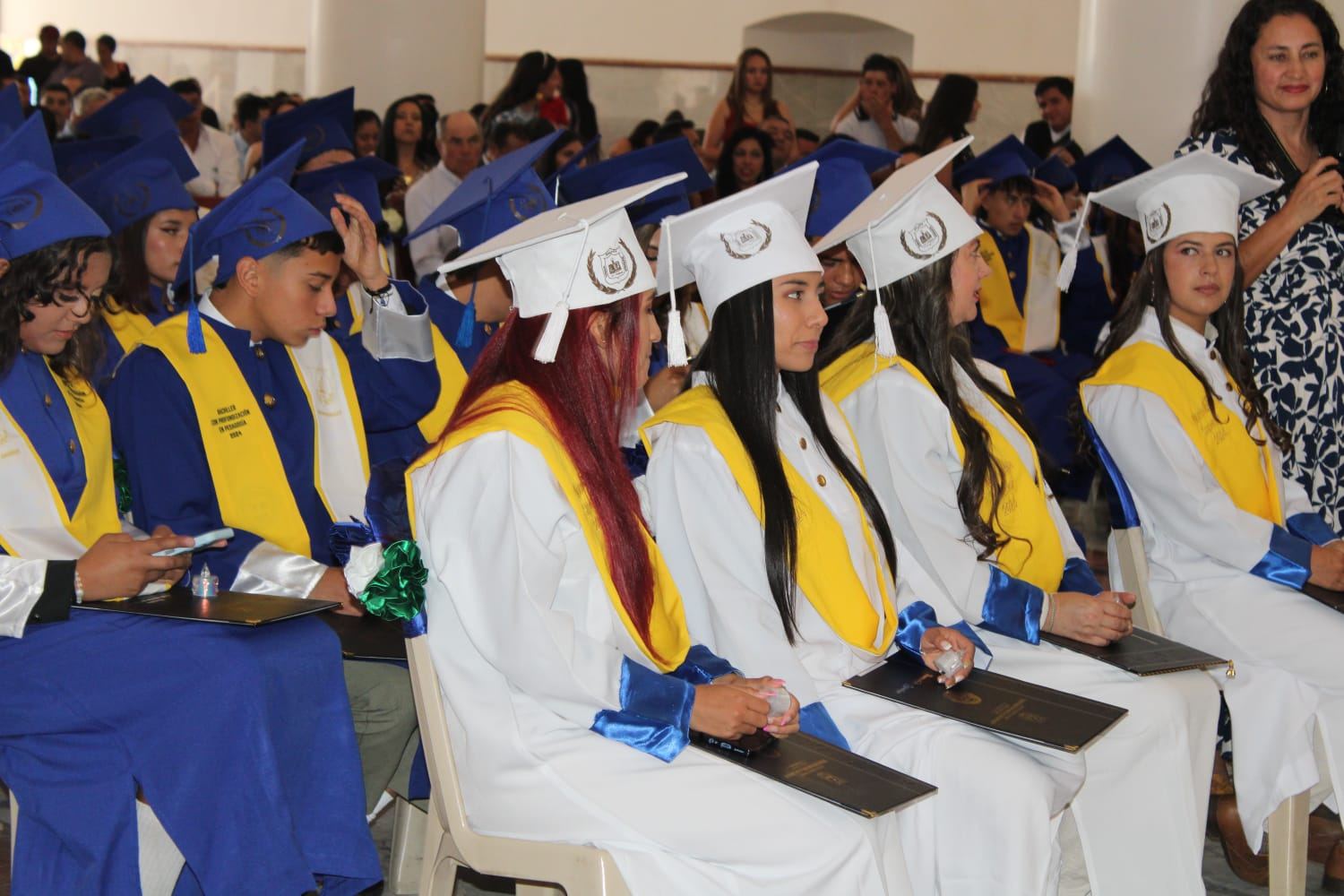 Estudiantes graduados del curso de bilingüismo