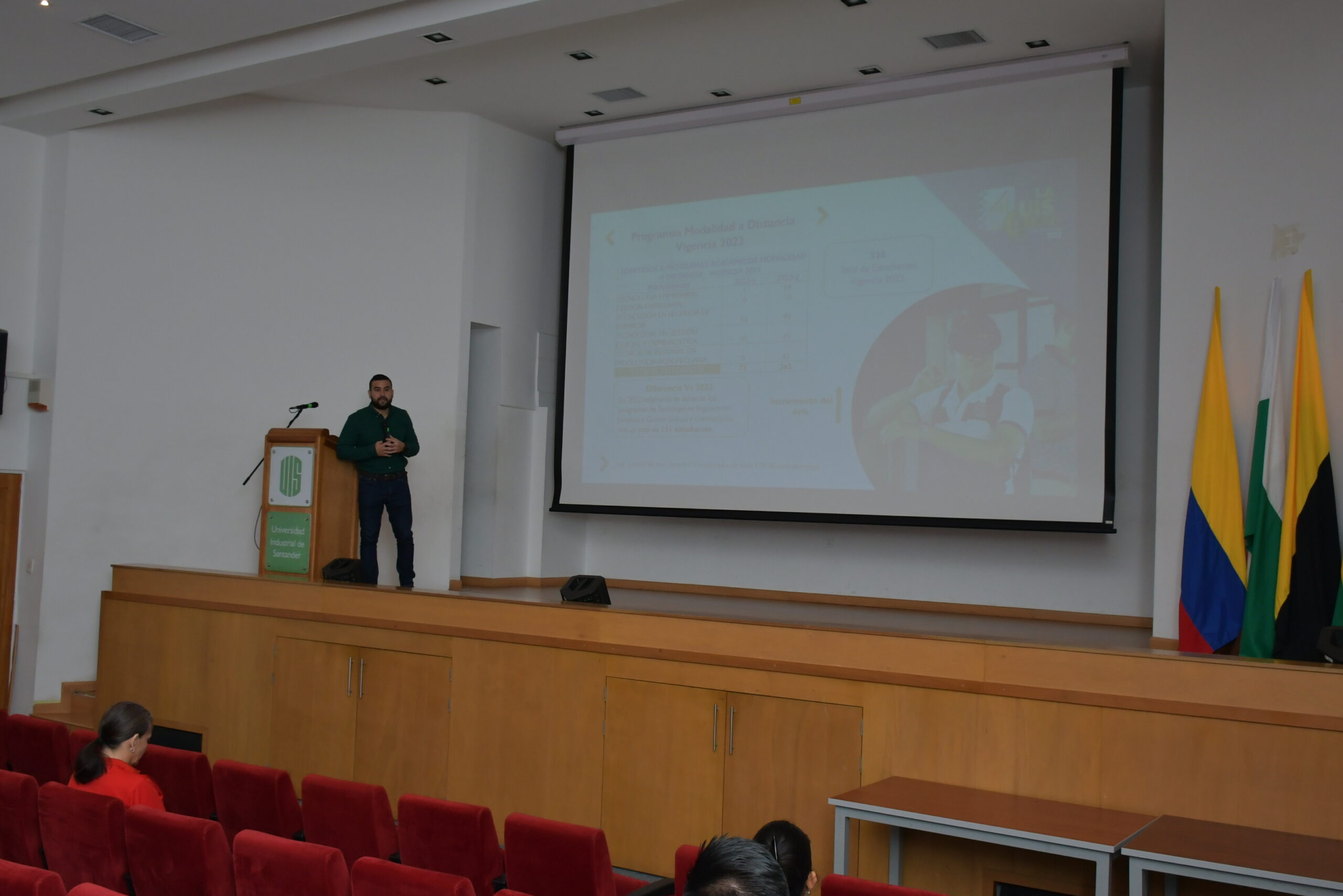 Coordinador de Sede, Andrés Montes, socializando ante los asistentes los resultados alcanzados.