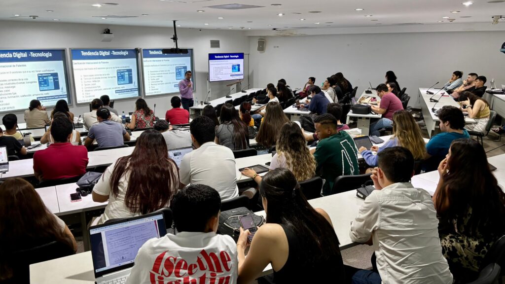 Seminario de Emprendimiento en Tecnologías de la Información en la UIS