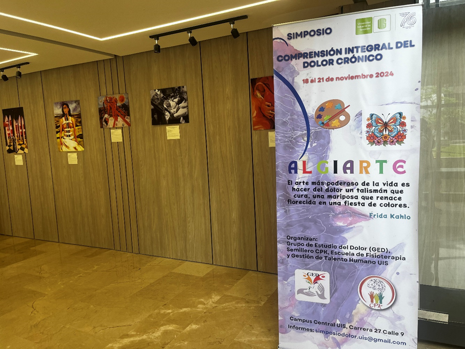 Exposición de AlGIARTE y colecciones de libros en la Biblioteca UIS