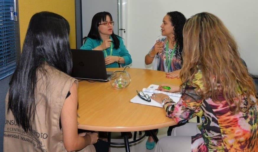 UIS provides services in Colombian Sign Language to the hearing impaired population