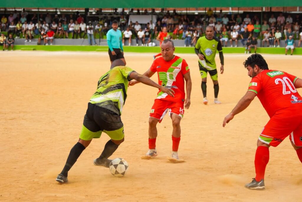 Imagen que muestra una jugada del partido de la UIS en el torneo