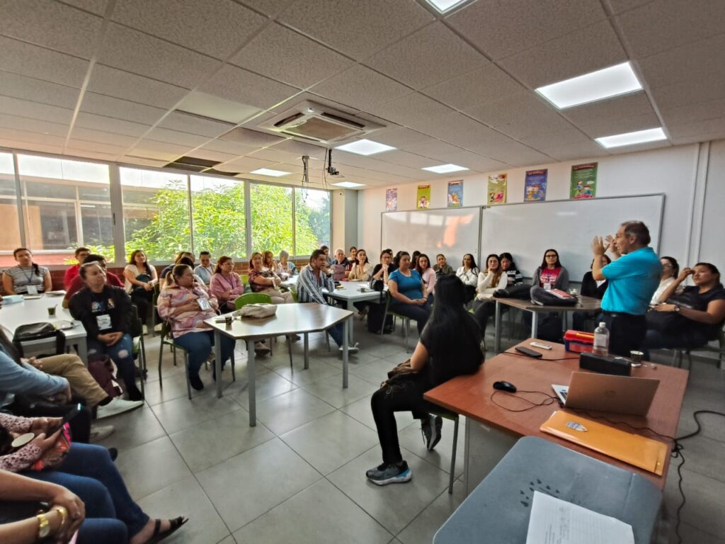 Durante la reunión se revisaron distintos aspectos que permitieron a los nuevos profesores conocer el impacto del proyecto Paidópolis