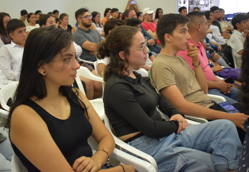 Estudiantes de Arquitectura de la Sede Socorro participan en la conferencia 