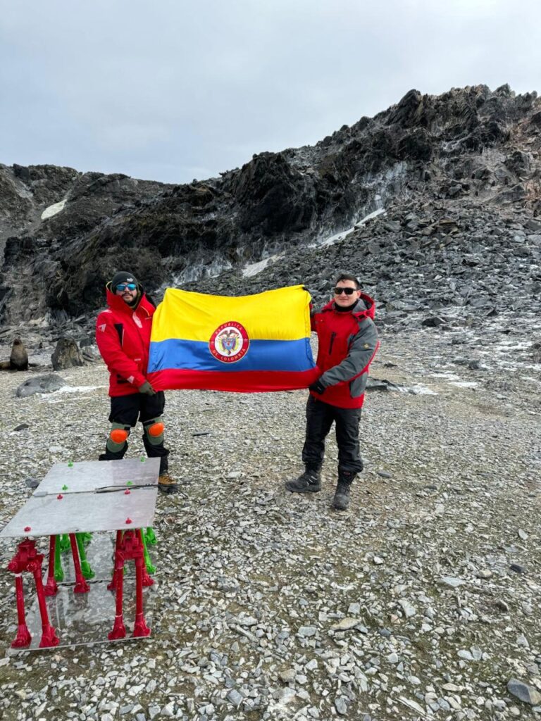 Imagen que muestra a David González en la Antártida