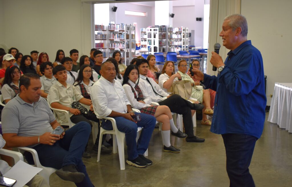 Raúl Quintanilla Villalba, expositor, es egresado de la UIS.