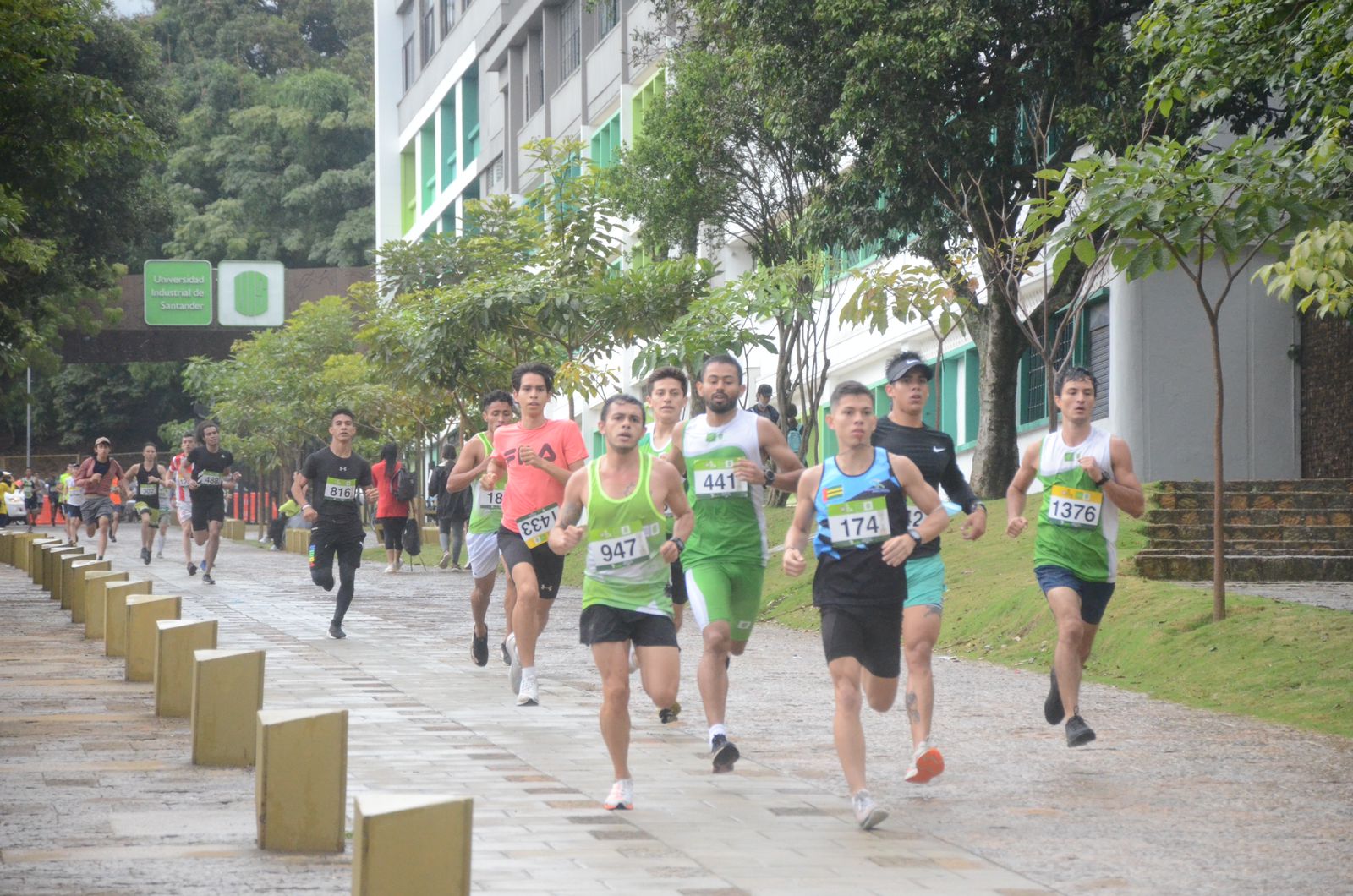 Participantes de la Carrera Atlética UIS.