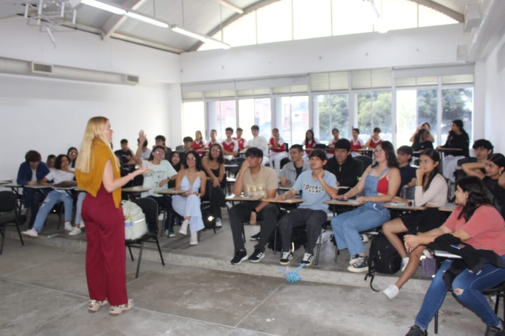 Imagen que muestra una clase de Ética Ciudadana