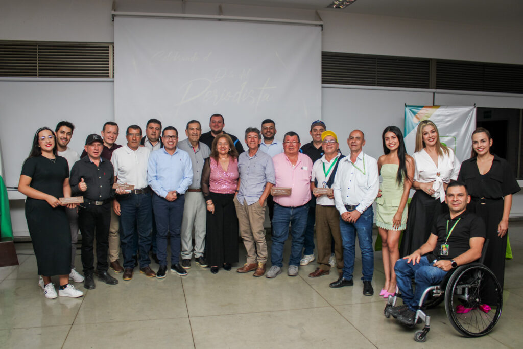 Periodistas de Barbosa en celebración del Día del Periodista