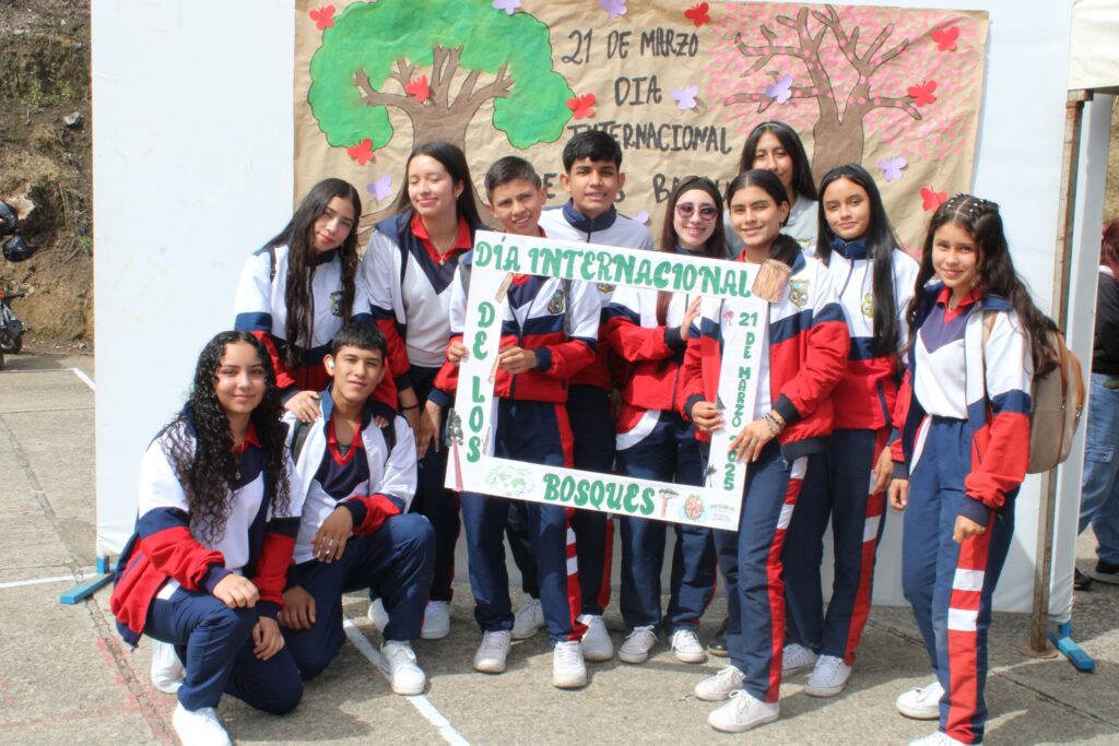 Estudiantes Semillero de Investigación programa ingeniería Forestal.