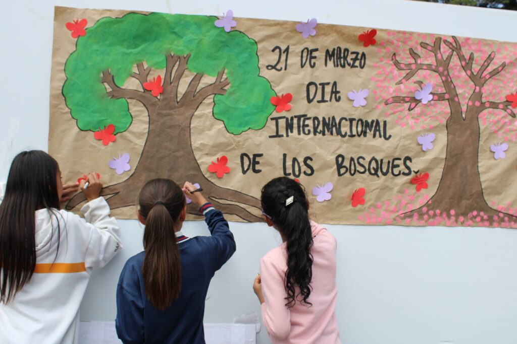 Mensajes alusivos al Dia de los Bosques.