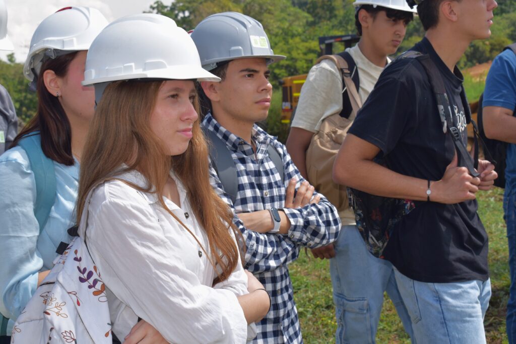 Estudiantes de Ingeniería de la Construcción, Sede Socorro, en el proyecto Central Park