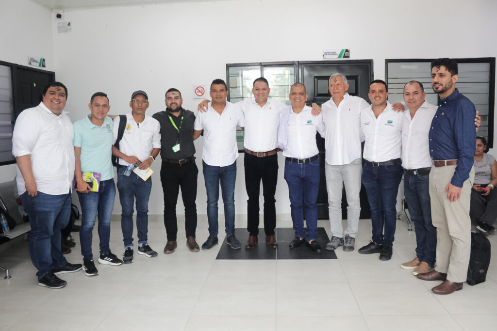 Representantes de la Universidad Industrial de Santander y los alcaldes de los municipios que participaron en la reunión.