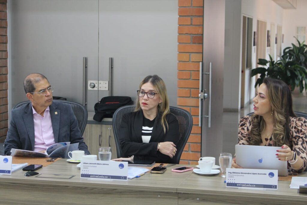 Image of Vice Rector Gerardo Latorre at the Unired meeting.