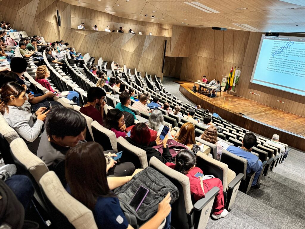 Facultad de salud socializando la reforma al estatuto general UIS 2025.