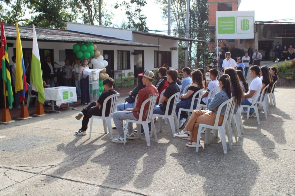 Comunidad universitaria asiste a la conmemoración de la Sede UIS Málaga