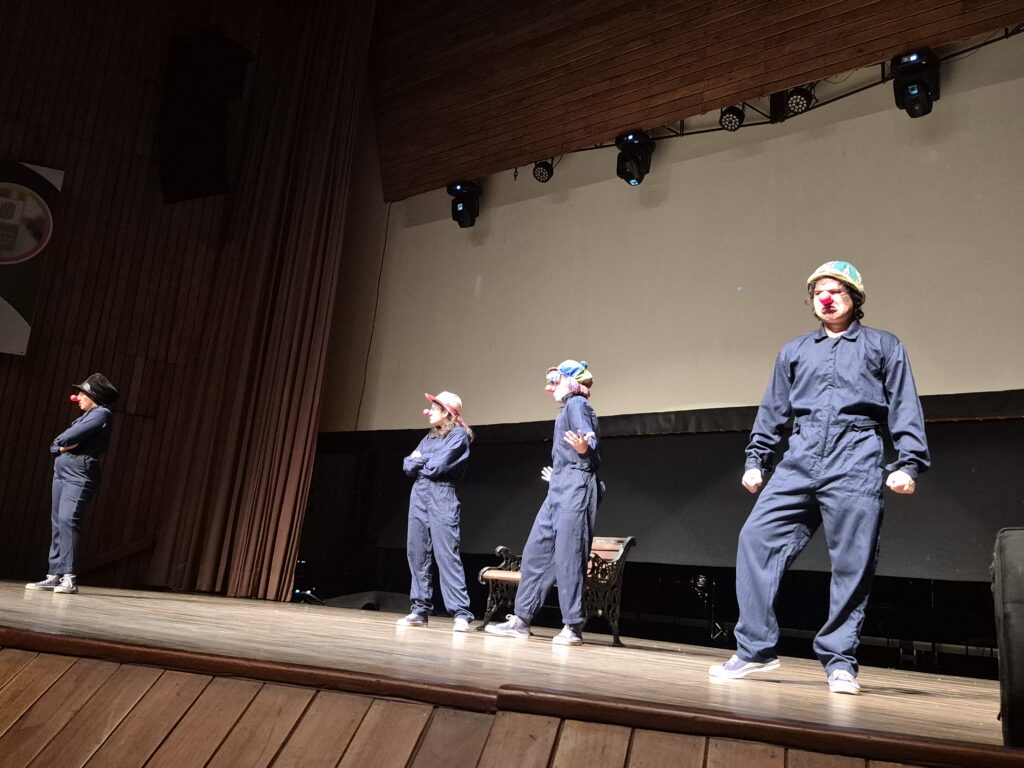 El colectivo de Teatro UIS también estuvo presente en esta tarde de celebración 