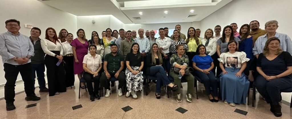 Participantes del encuentro provincial metropolitano para la definición de la política pública (CTel) de Santander