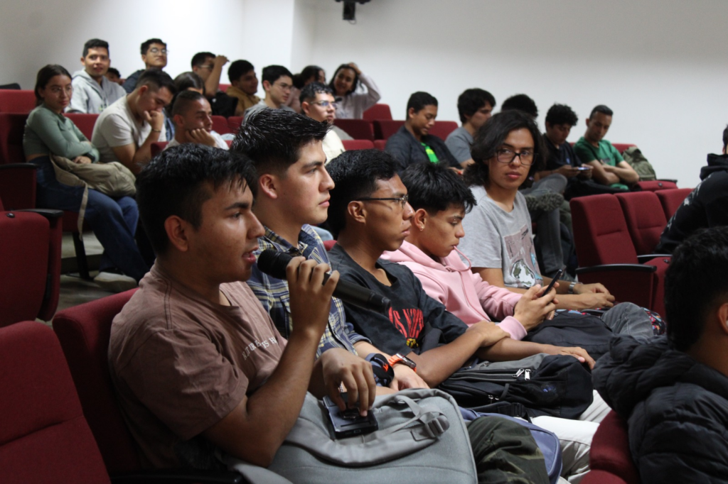 Estudiantes de la Sede UIS Barbosa participan en el Foro de candidatos