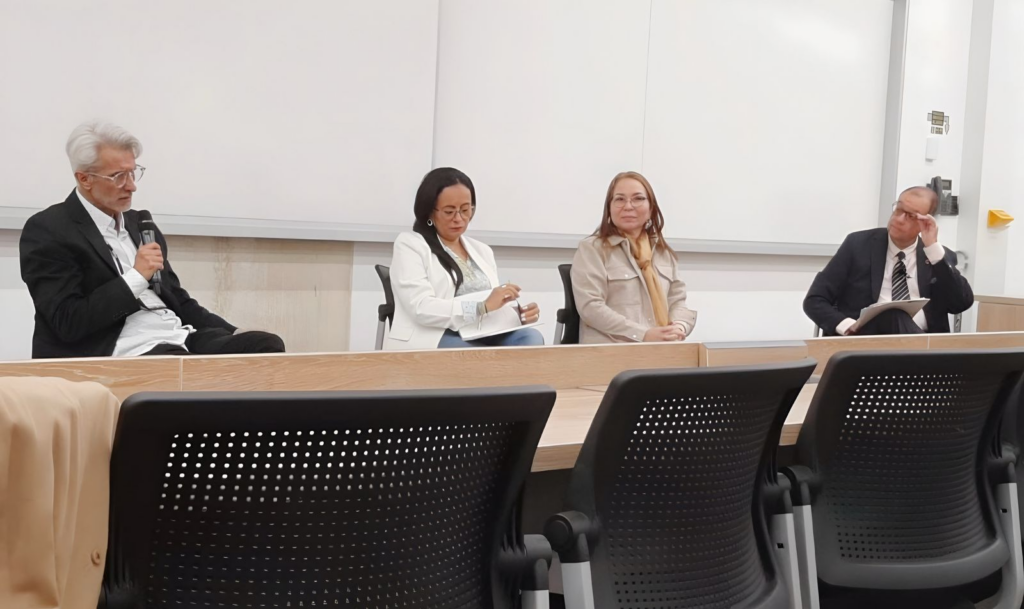 Sandra Judith García Vergara, Decana de la Facultad de Ingenierías Fisicoquímicas de la UIS, junto a miembros de ABET