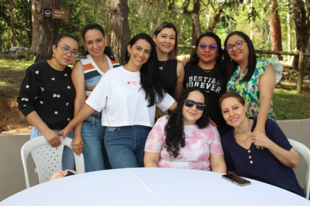 Compañera secretarias en su conmemoración UIS 2025