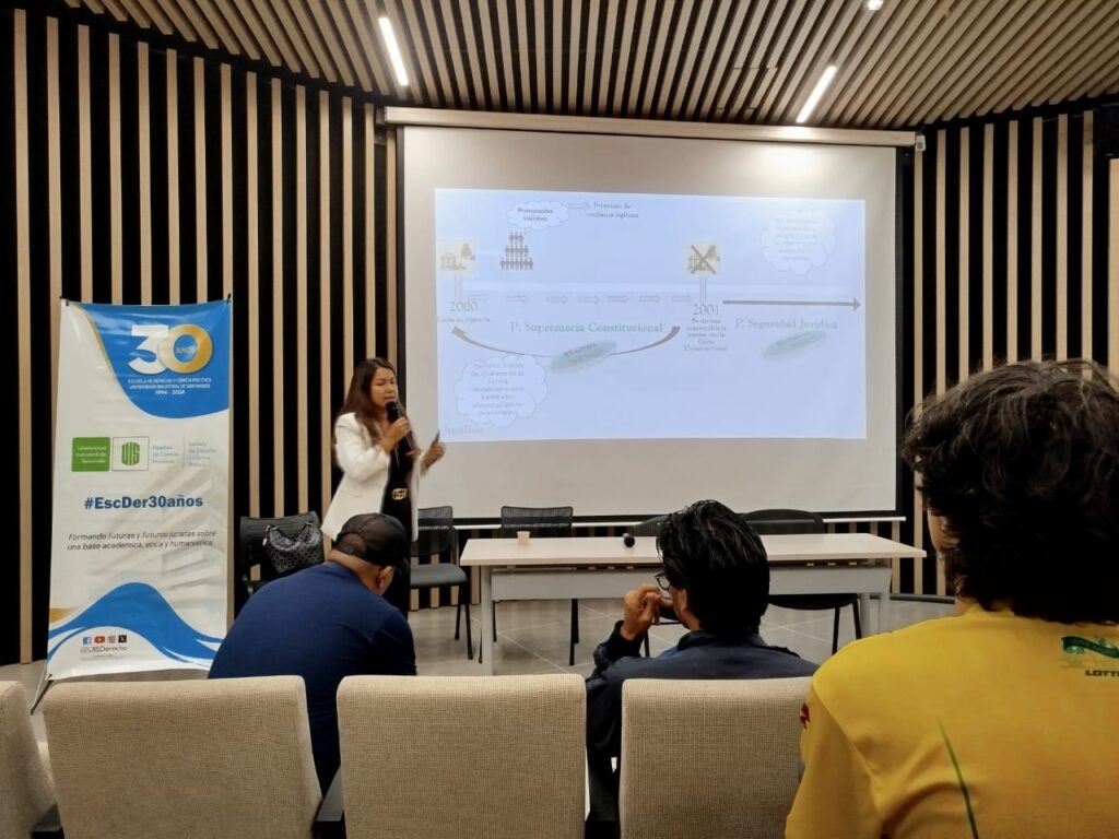 Profesora María Alejandra Castro expone sobre responsabilidad extracontractual del Estado colombiano.