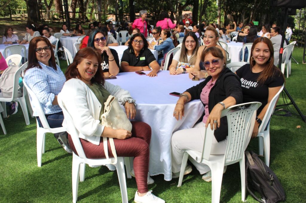 Bienvenida Día de las Secretarias UIS 2025 en Hacienda El Ensueño