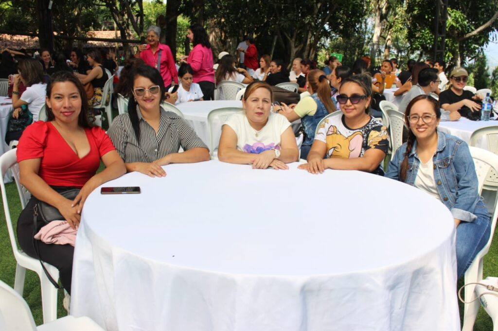 Celebración día de la secretaria UIS 2025 en Haciendo El Ensueño