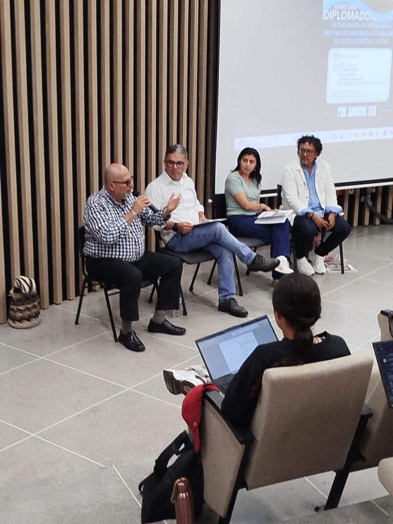 Director Escuela de Derecho en la presentación del diplomado