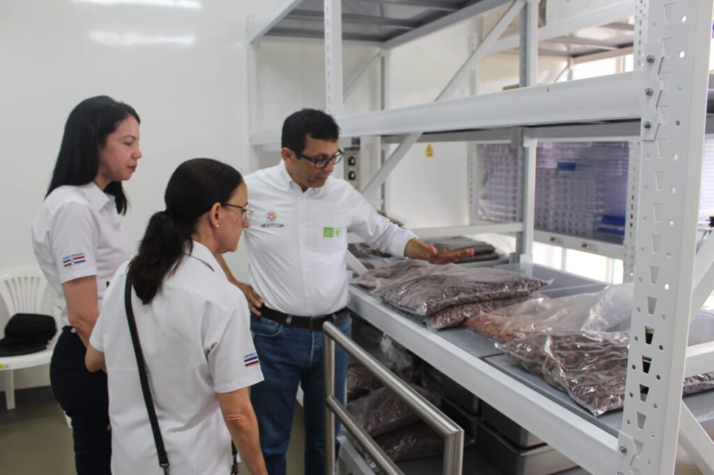 Imagen que evidencia la visita de Quala a la planta de chocolatería UIS.