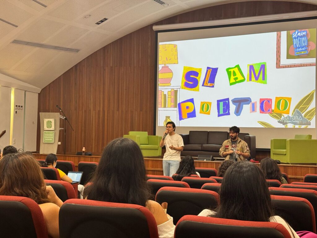Estudiantes UIS participando de la actividad "Improversando"