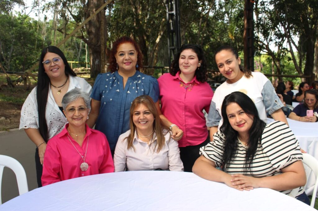 Secretarias UIS en la conmemoración de su día.