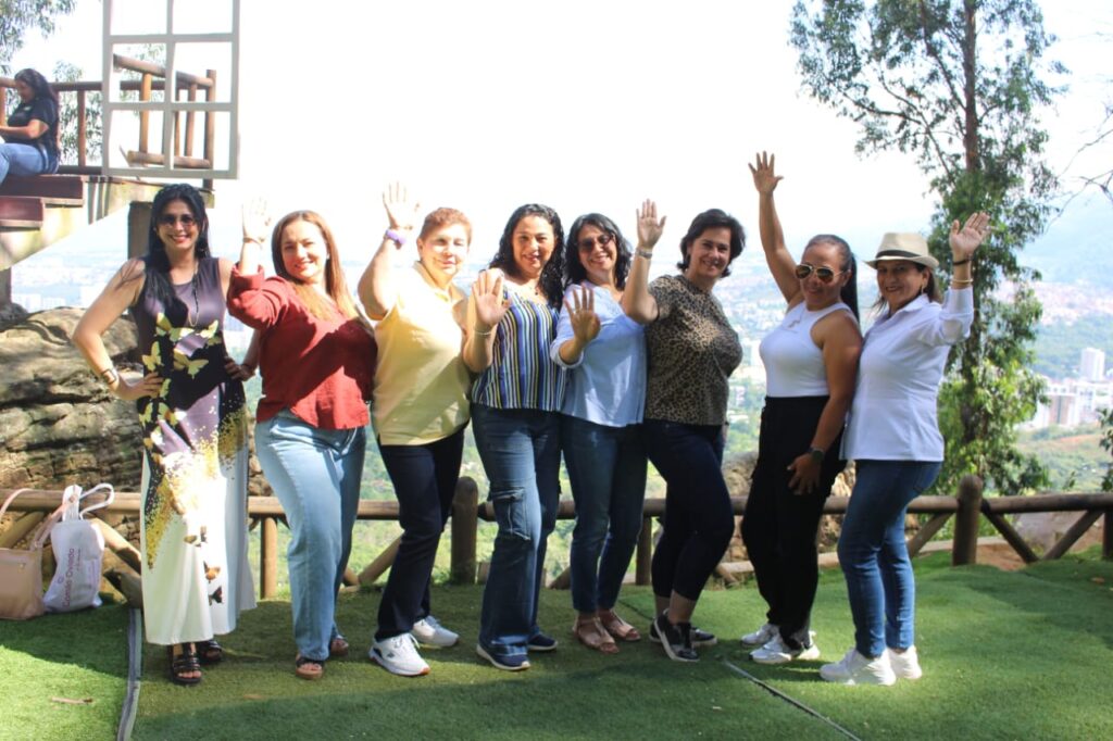 Secretarias UIS celebran su día en miramos de la Haciendo El Ensueño 2025.