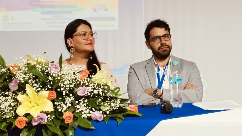  Directora de Escuela Trabajo Social UIS Ana Loaiza junto al Milton Velásquez Presidente del CNTS