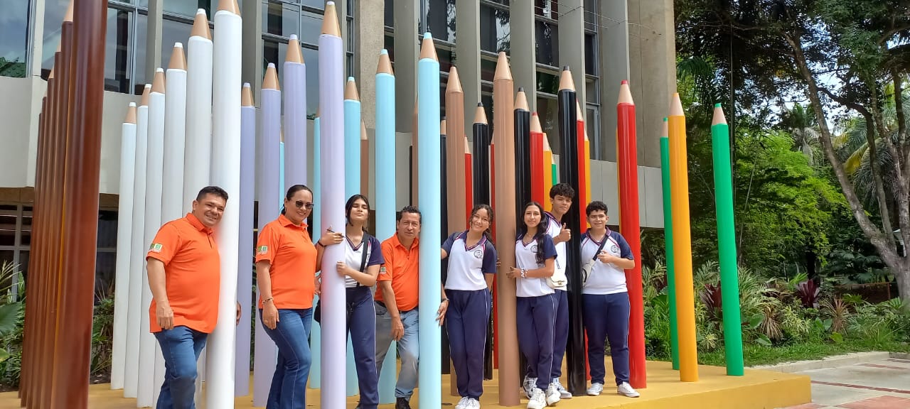 Profesores UIS y estudiantes participantes de XXIV Encuentro Anual de Estudiantes del “Calendario Matemático”.