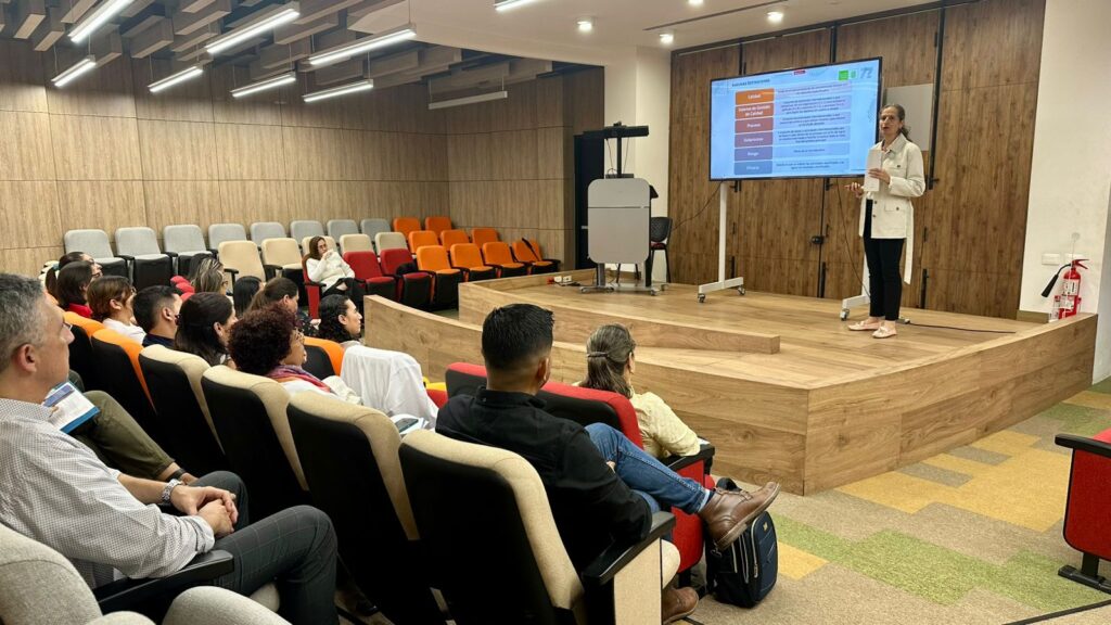 Líderes de los diferentes procesos de UISALUD, atendiendo a la capacitadora en la normal ISO 9001:2015.