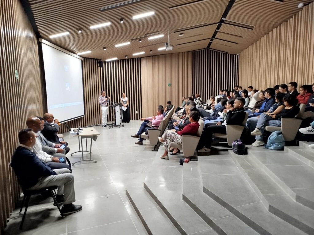 Durante la instalación de la primer Mesa de Estudio en Derecho del Trabajo y SSI.